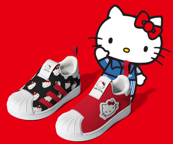 Sepatu dengan bentuk karakter kartun favorit seperti Mickey Mouse dan Hello Kitty